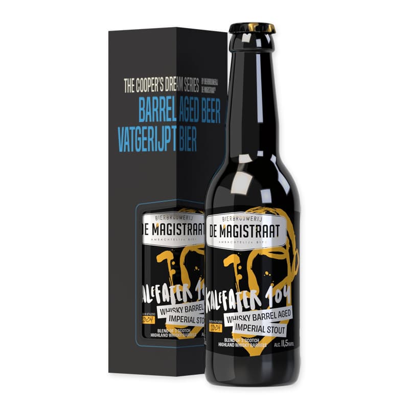 De Kalefater 104 is an imperial stout of 11.5%, aged in Highland whisky barrels. Rich, powerful, and layered.
